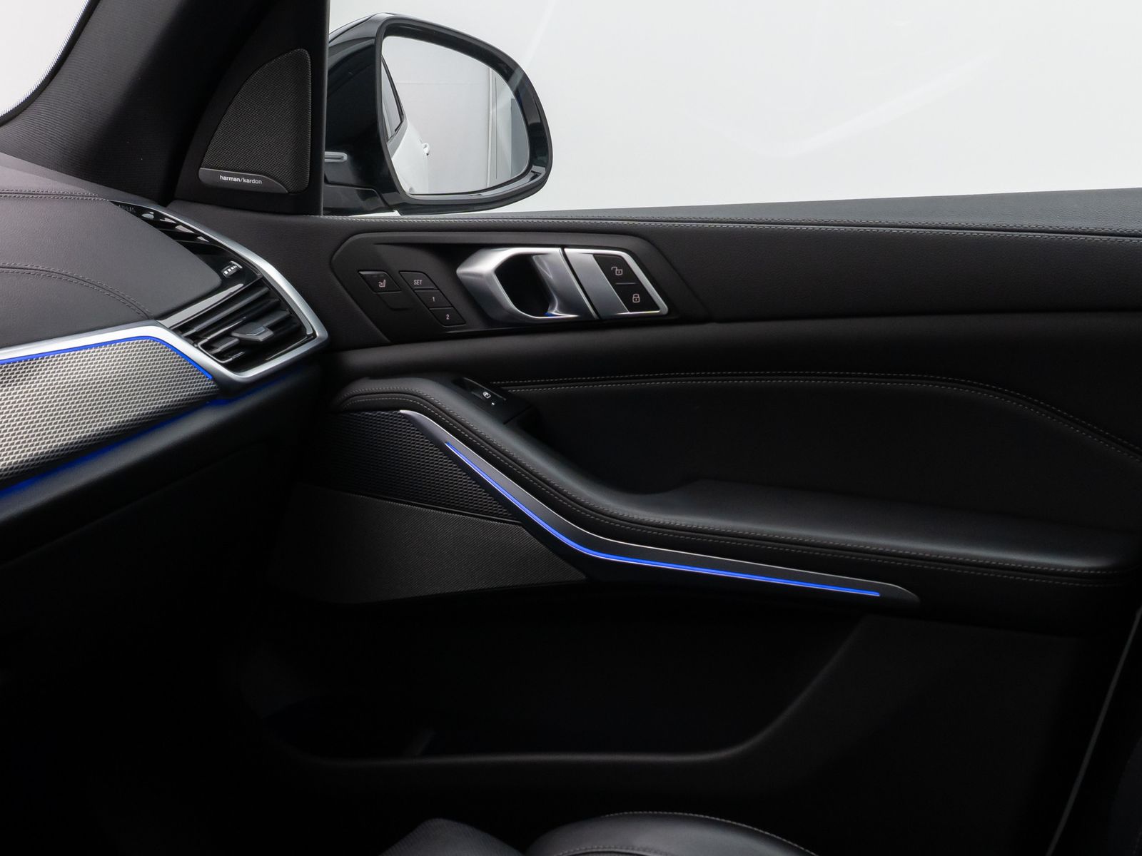 Fahrzeugabbildung BMW X5 M50i Panorama 360° HUD DAB H/K AHK Individual