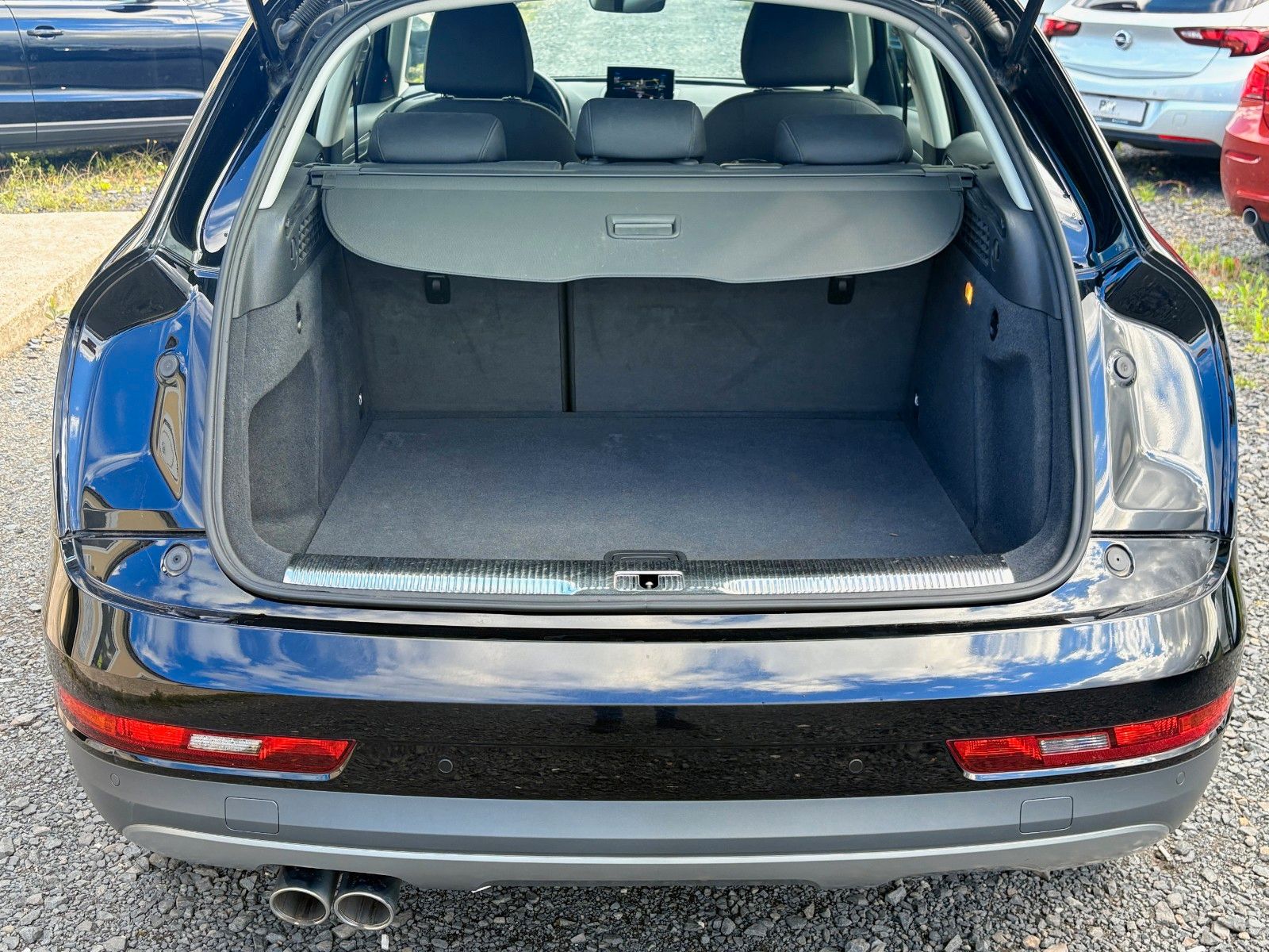 Fahrzeugabbildung Audi Q3 design quattro 2.0 TDI S-tronic Navi LED SHZ