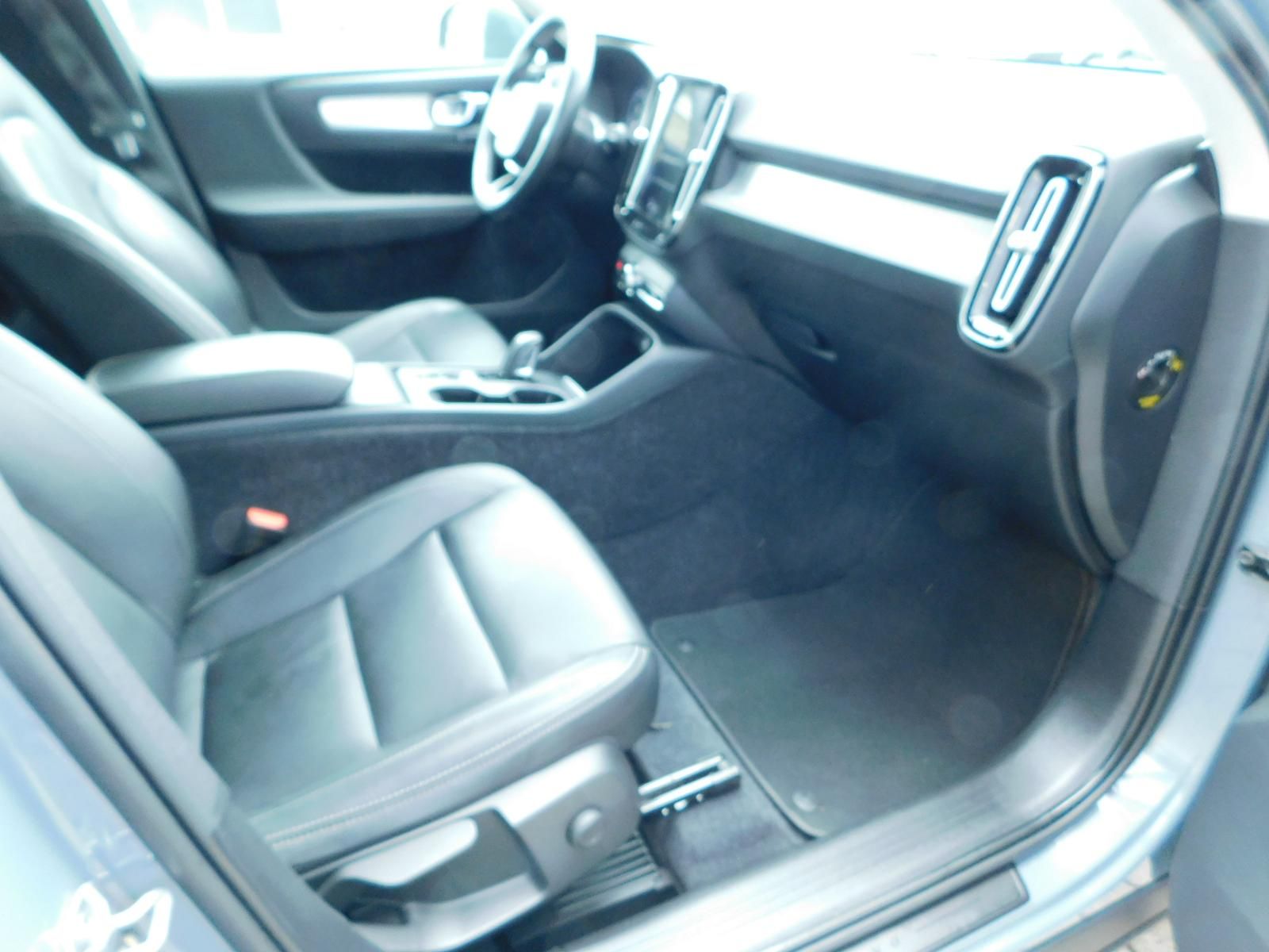 Fahrzeugabbildung Volvo XC40 D3 Momentum Pro
