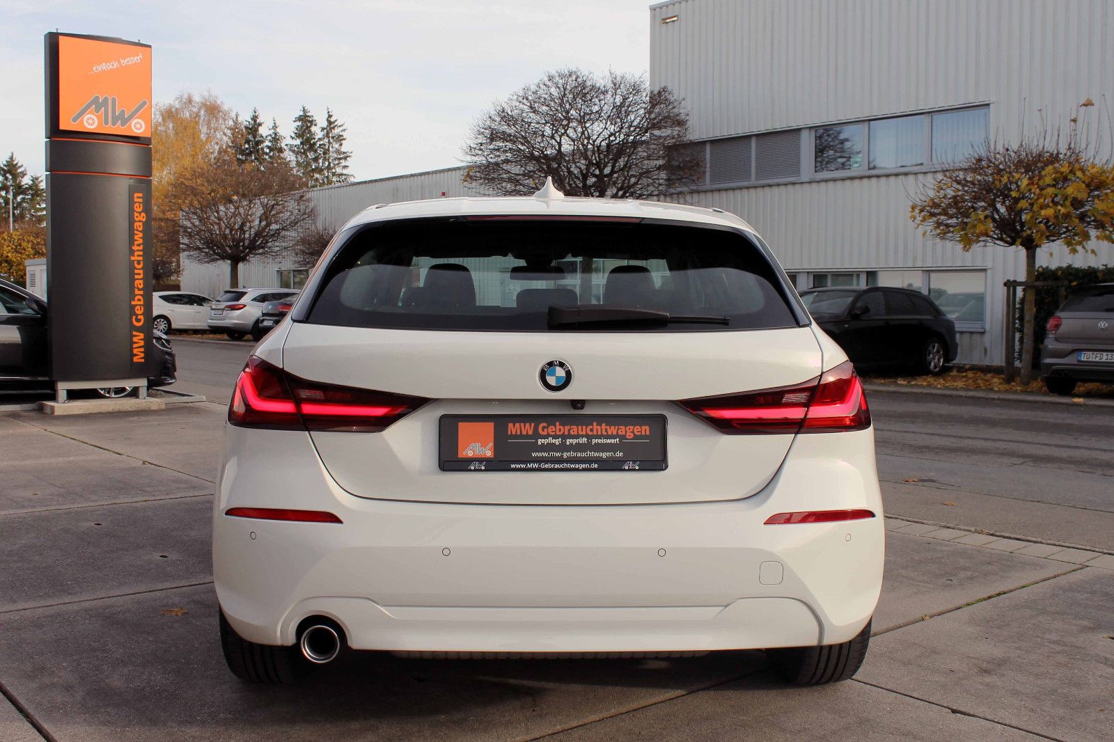 Fahrzeugabbildung BMW 118i Advantage Steptr. Temp. PDC KAM NAV LED SHZ