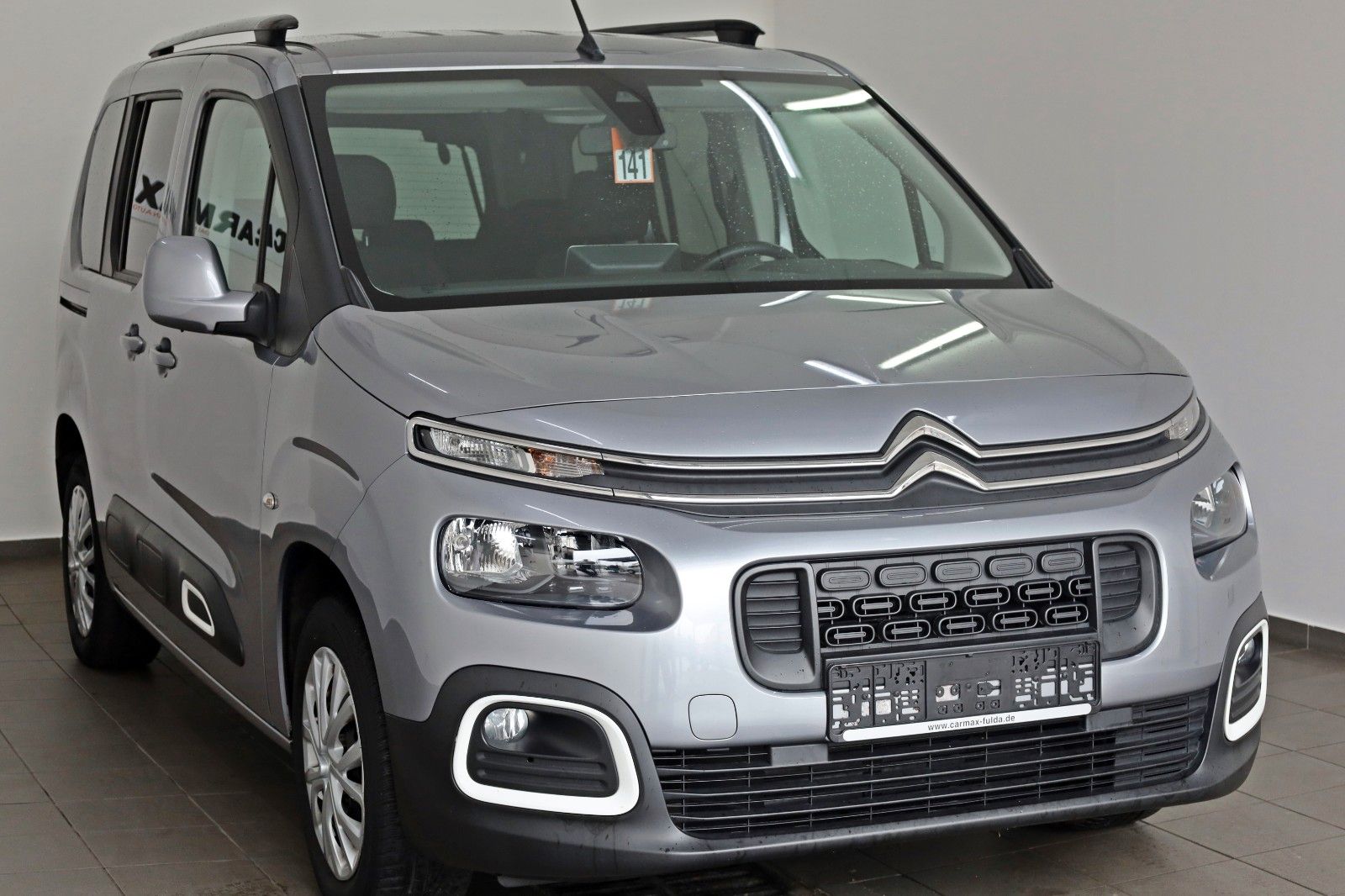 Fahrzeugabbildung Citroën Berlingo Live M, Navi,SH,Carplay, 8fach bereift!