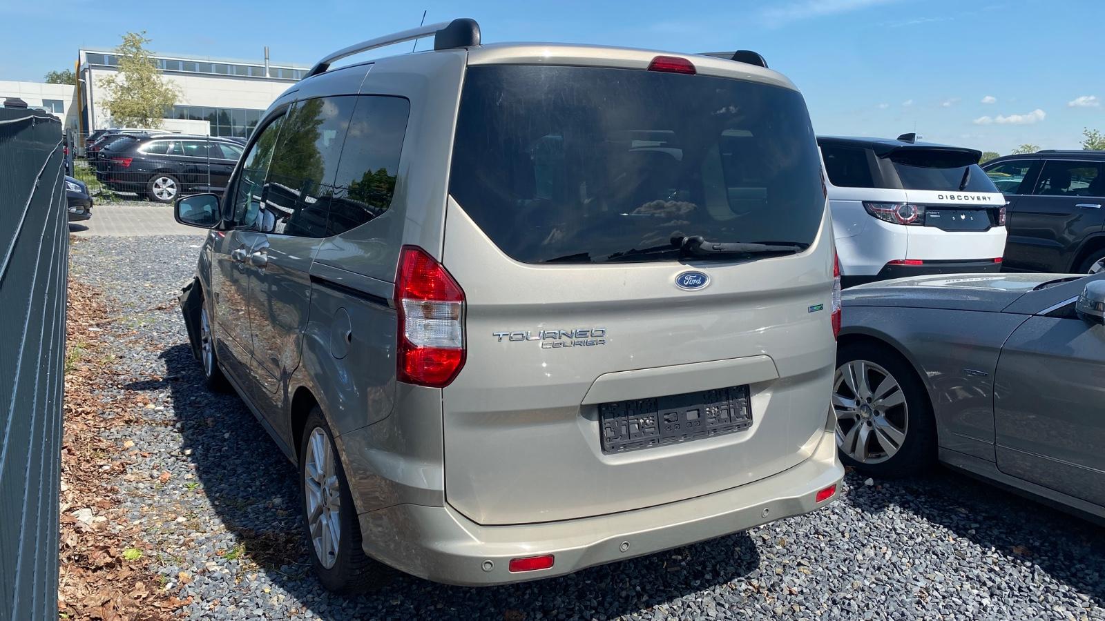 Ford Tourneo Courier Titanium