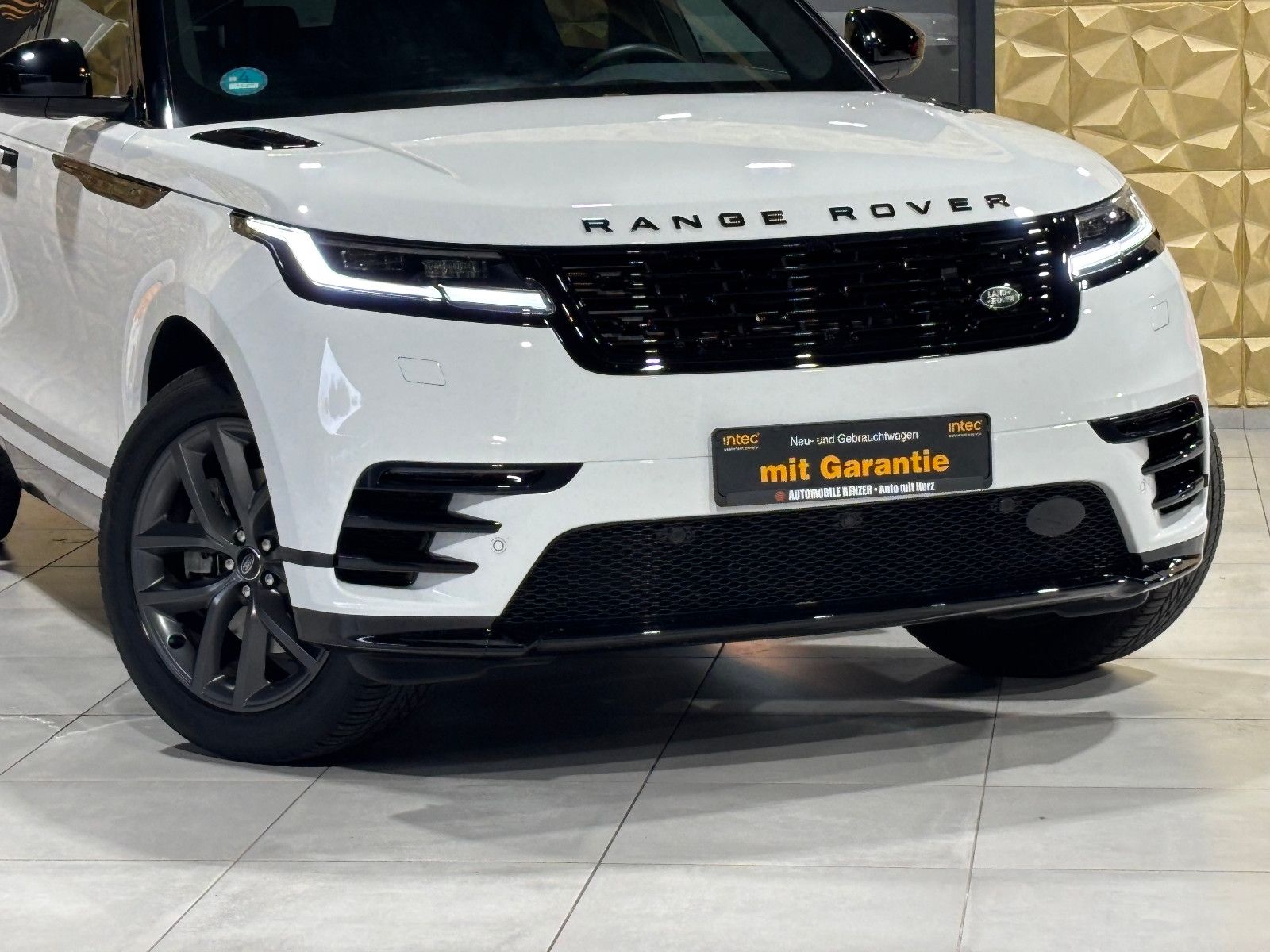Fahrzeugabbildung Land Rover Range Rover Velar R-Dynamic/KAMERA/Design-Paket