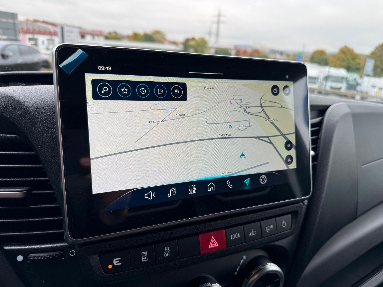 Fahrzeugabbildung Iveco Daily 35S18HA8 3.0L *R3.520mm*AHK*2xSchiebetür*