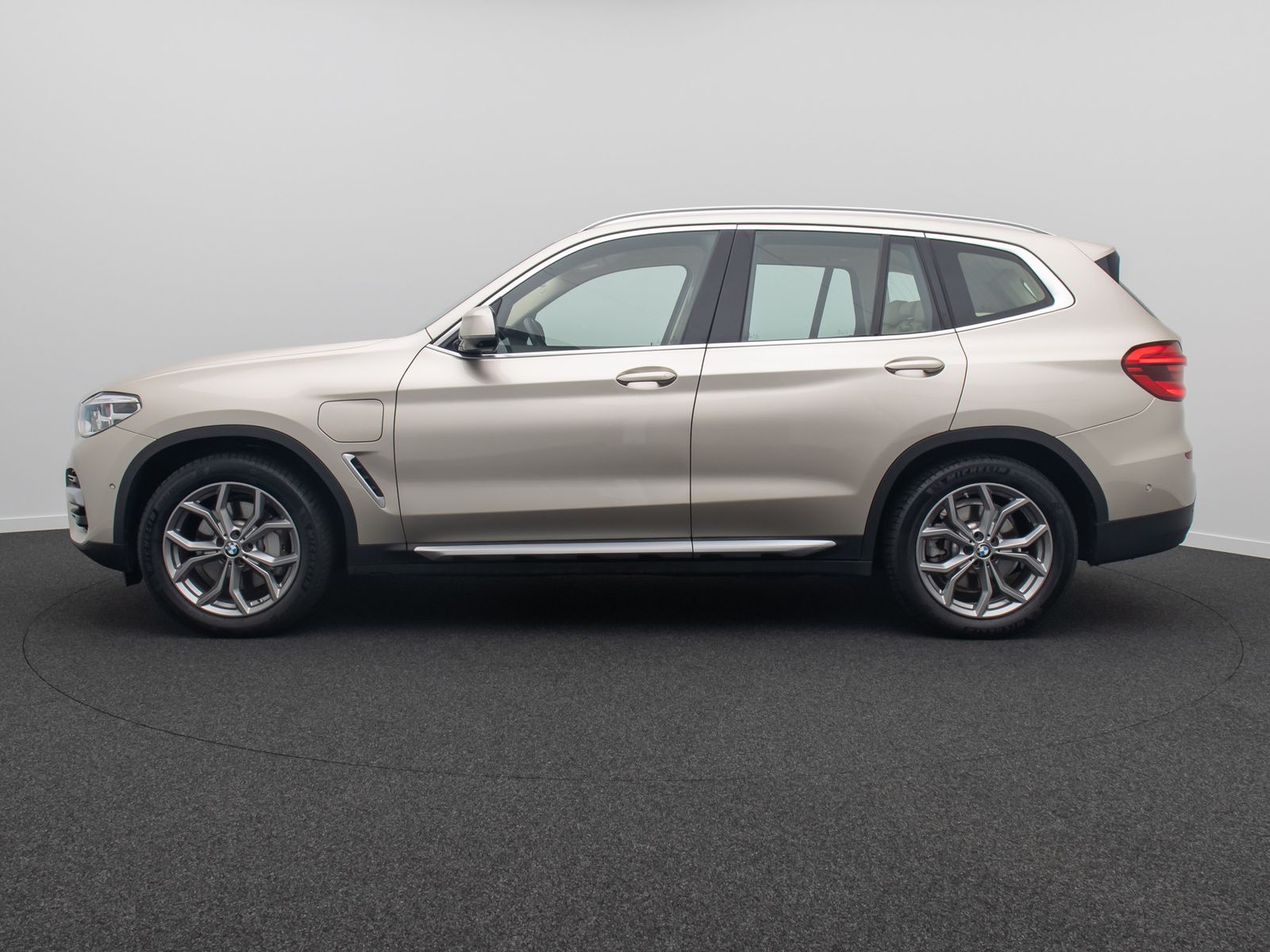 Fahrzeugabbildung BMW X3 xD30e xLine HUD 360°DAB Alarm HiFi Individual