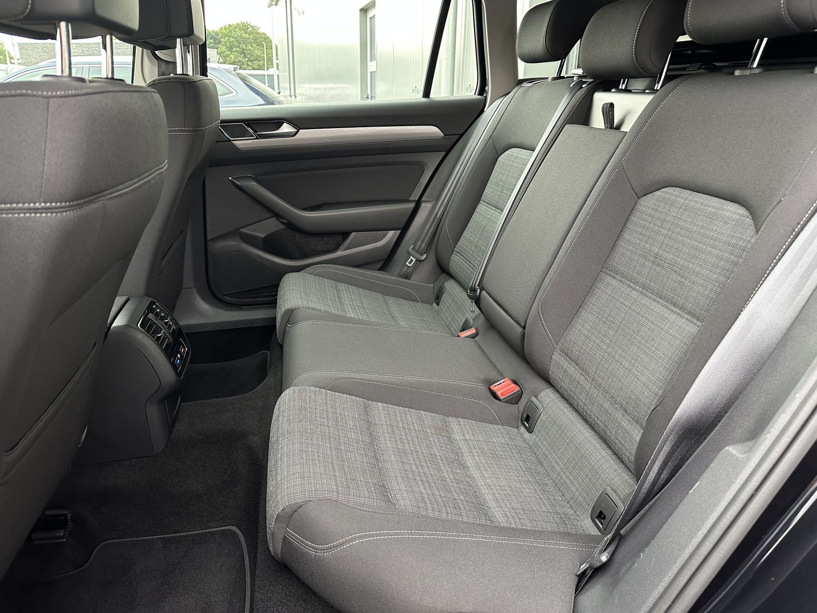 Fahrzeugabbildung Volkswagen Passat Variant 2.0 TDI DSG Business NAV+LED+KAM