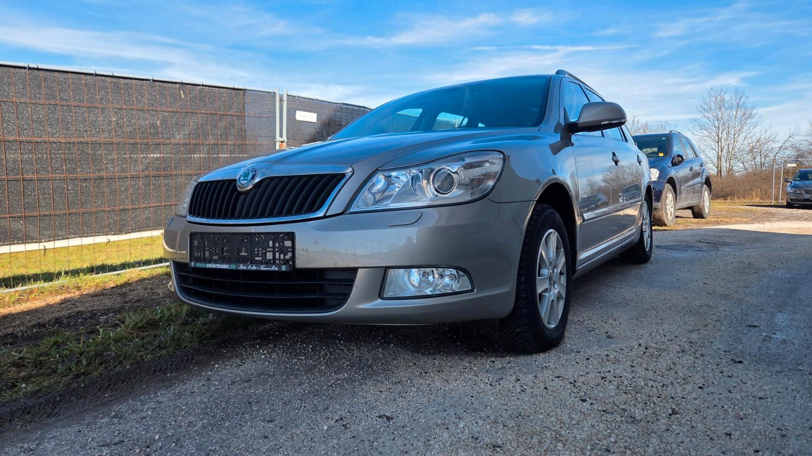 Skoda Octavia Combi Elegance 1. Hand Xenon