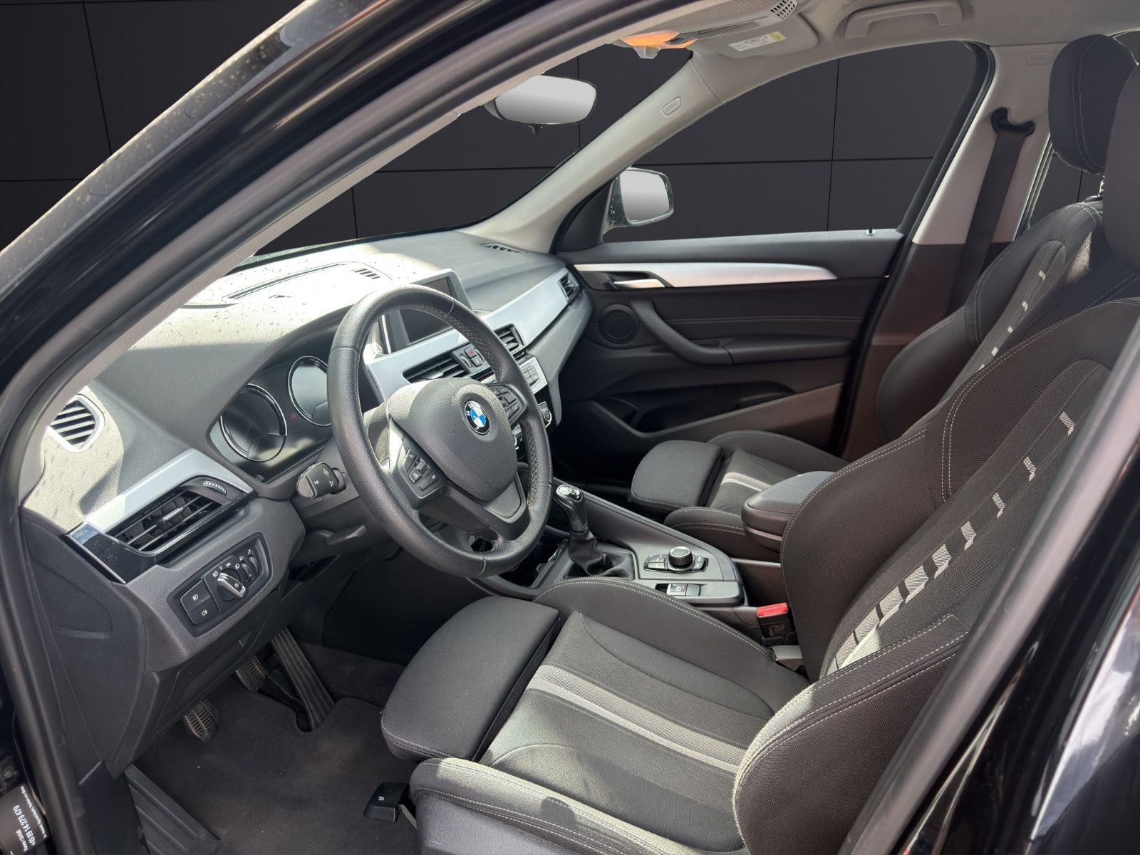 Fahrzeugabbildung BMW X1 sDrive 18 i Advantage PDC*Shzg*2-Zo.Klima*