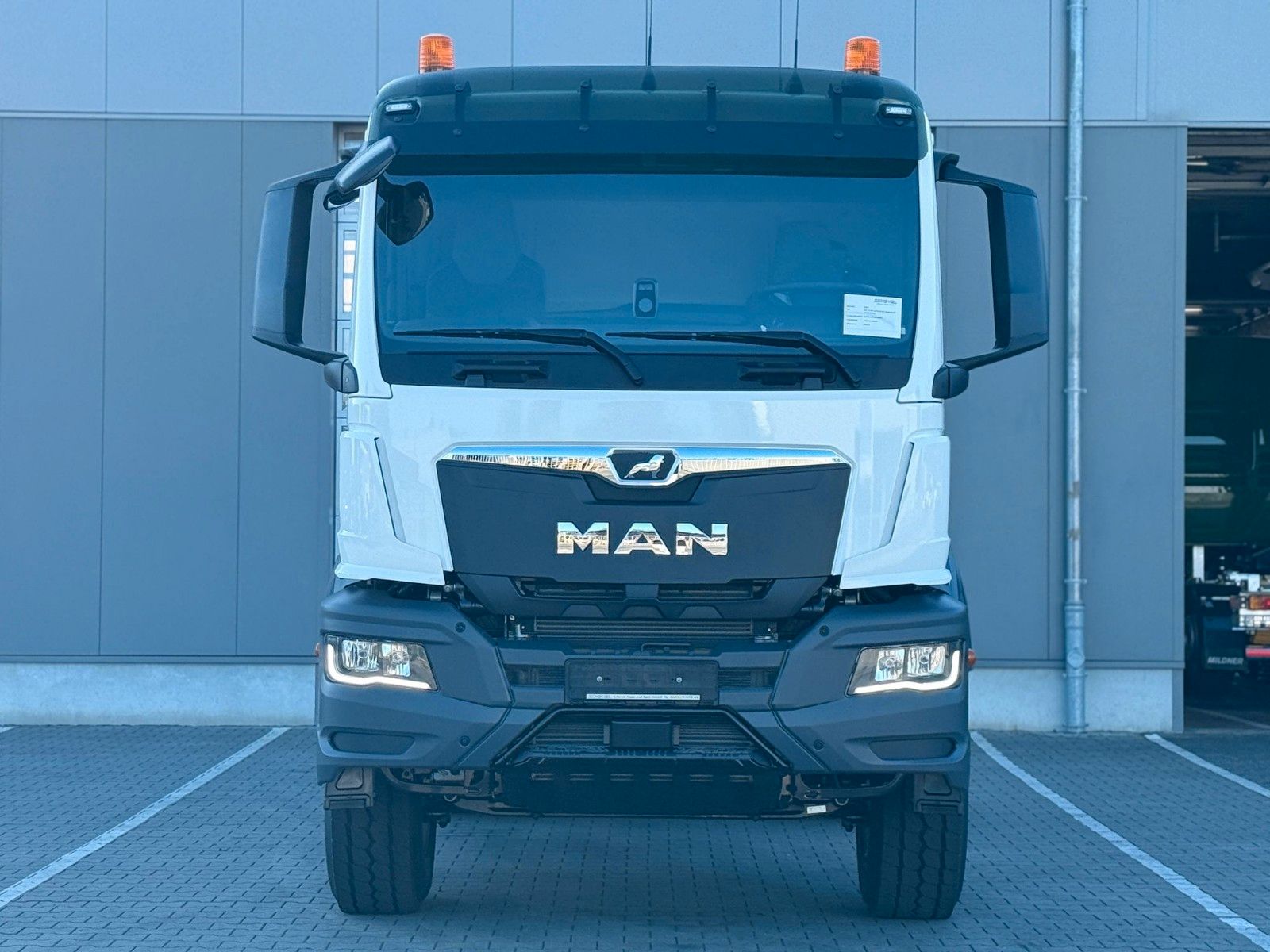 Fahrzeugabbildung MAN TGS 18.480 BL SA 4x2H mit Hydraulikvorbereitung
