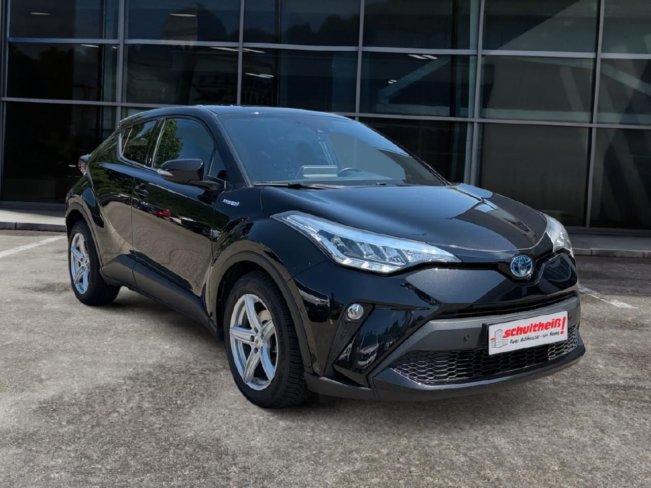 Fahrzeugabbildung Toyota C-HR Hybrid Team D