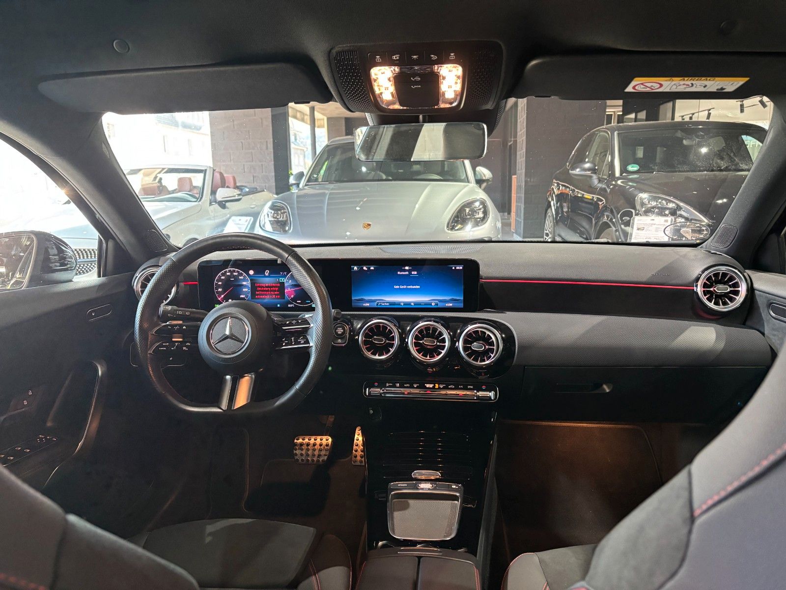 Fahrzeugabbildung Mercedes-Benz A 200 //AMG-LINE//MBUX//AMBIENTE/KAMERA/SHZ/NAVI