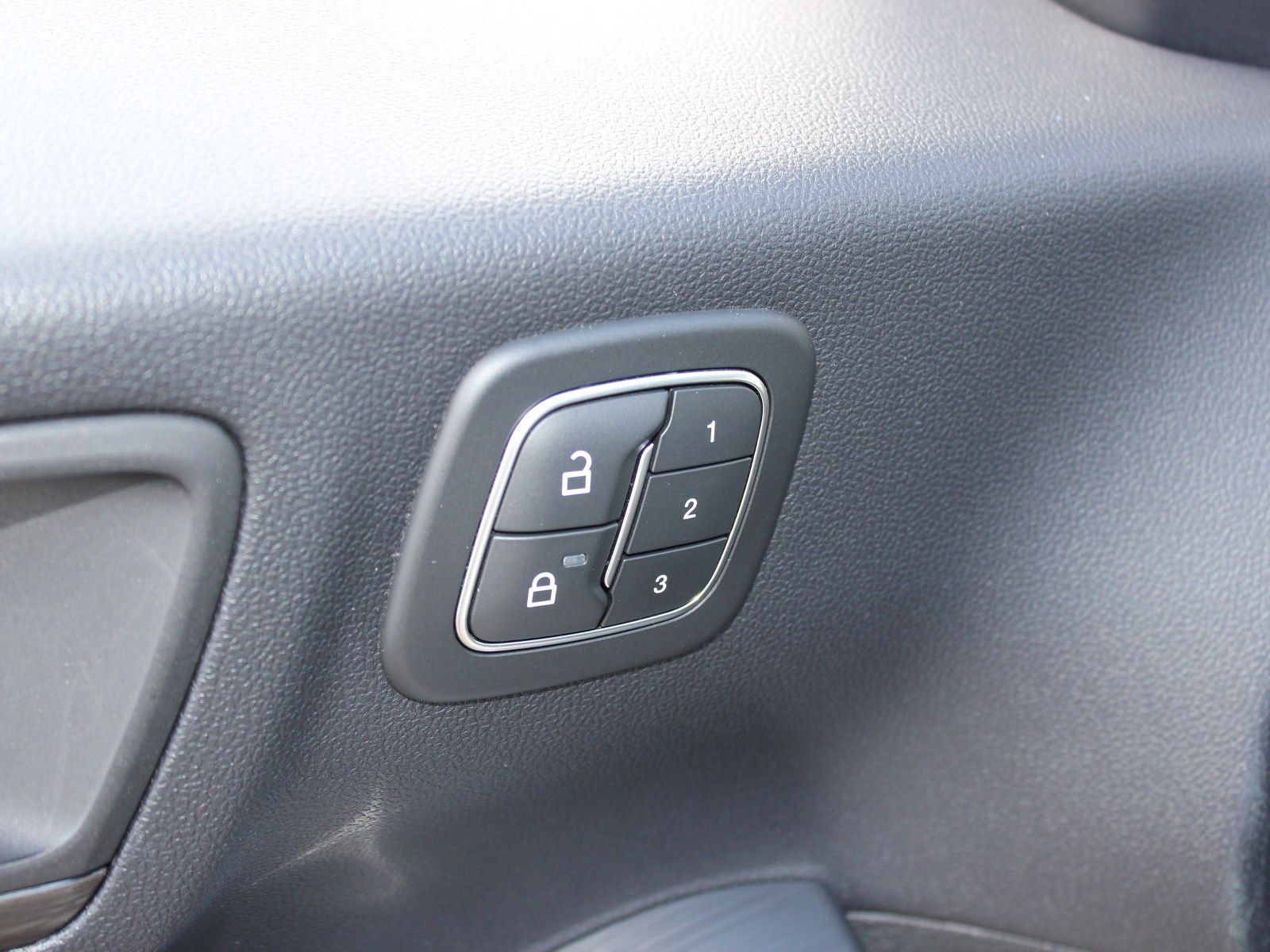 Fahrzeugabbildung Ford Kuga Plug-In Hybrid Vignale 2,5 Duratec