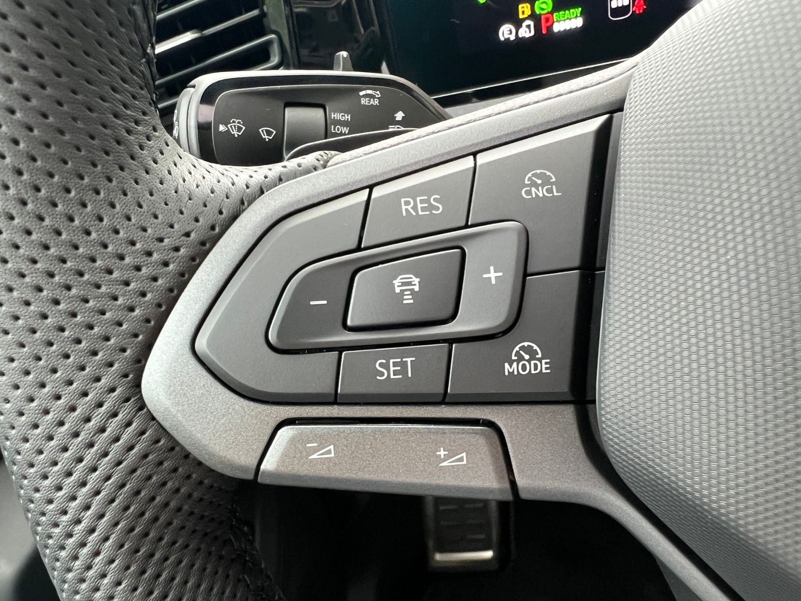 Fahrzeugabbildung Volkswagen Tiguan R-Line 1.5 eHybrid DSG *AHK, Harman & Kar