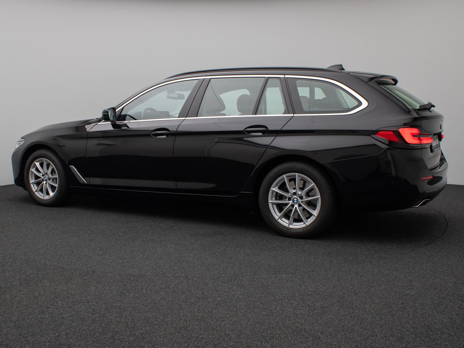 Fahrzeugabbildung BMW 540i xD Laser HUD DAB HiFi AHK Komfort Alarm