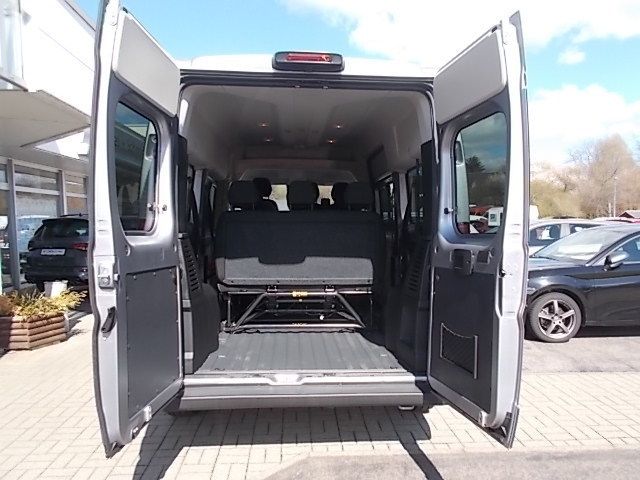 Fahrzeugabbildung Fiat Ducato Kombi 33 L2H2 140 PS + 9 Sitzer