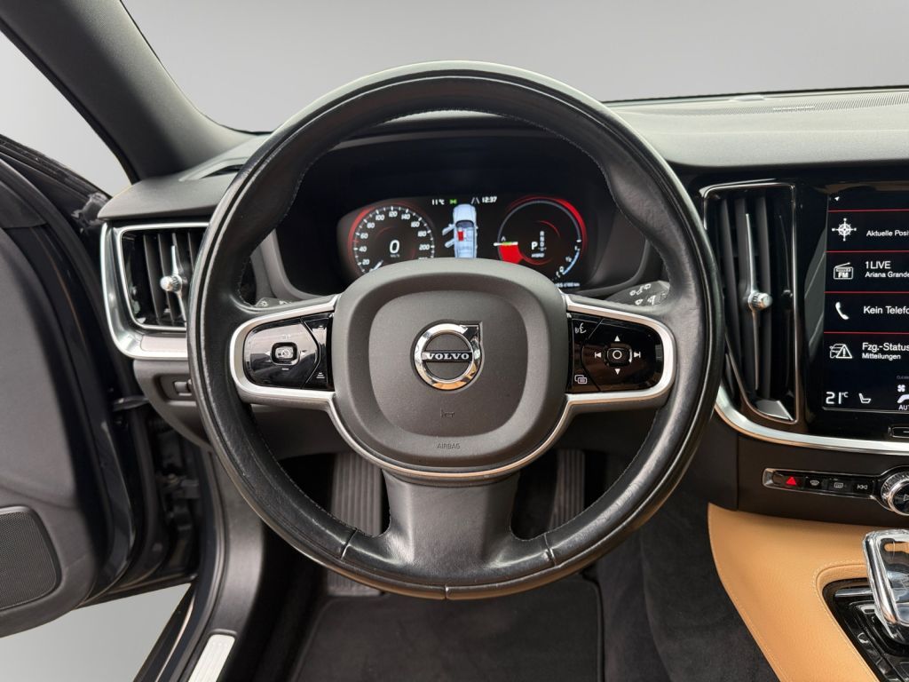 VOLVO V60 T8 AWD Twin Engine Inscription AHK semi elek VOLVO V60 T8 AWD Twin Engine Inscription AHK semi elek