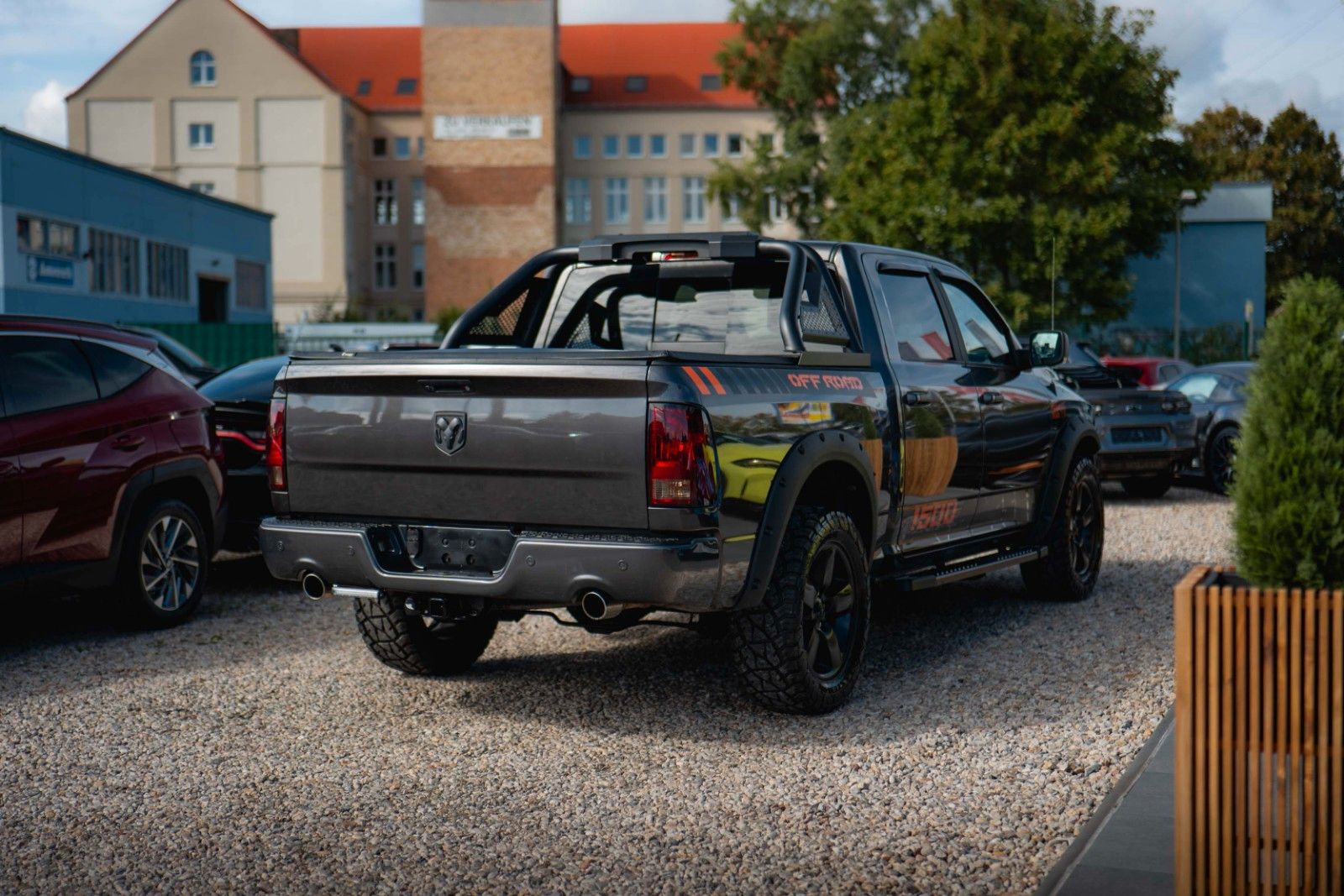 Fahrzeugabbildung Dodge RAM 5.7 V8 HEMI 4x4 OFFROAD Night-Paket *LED*