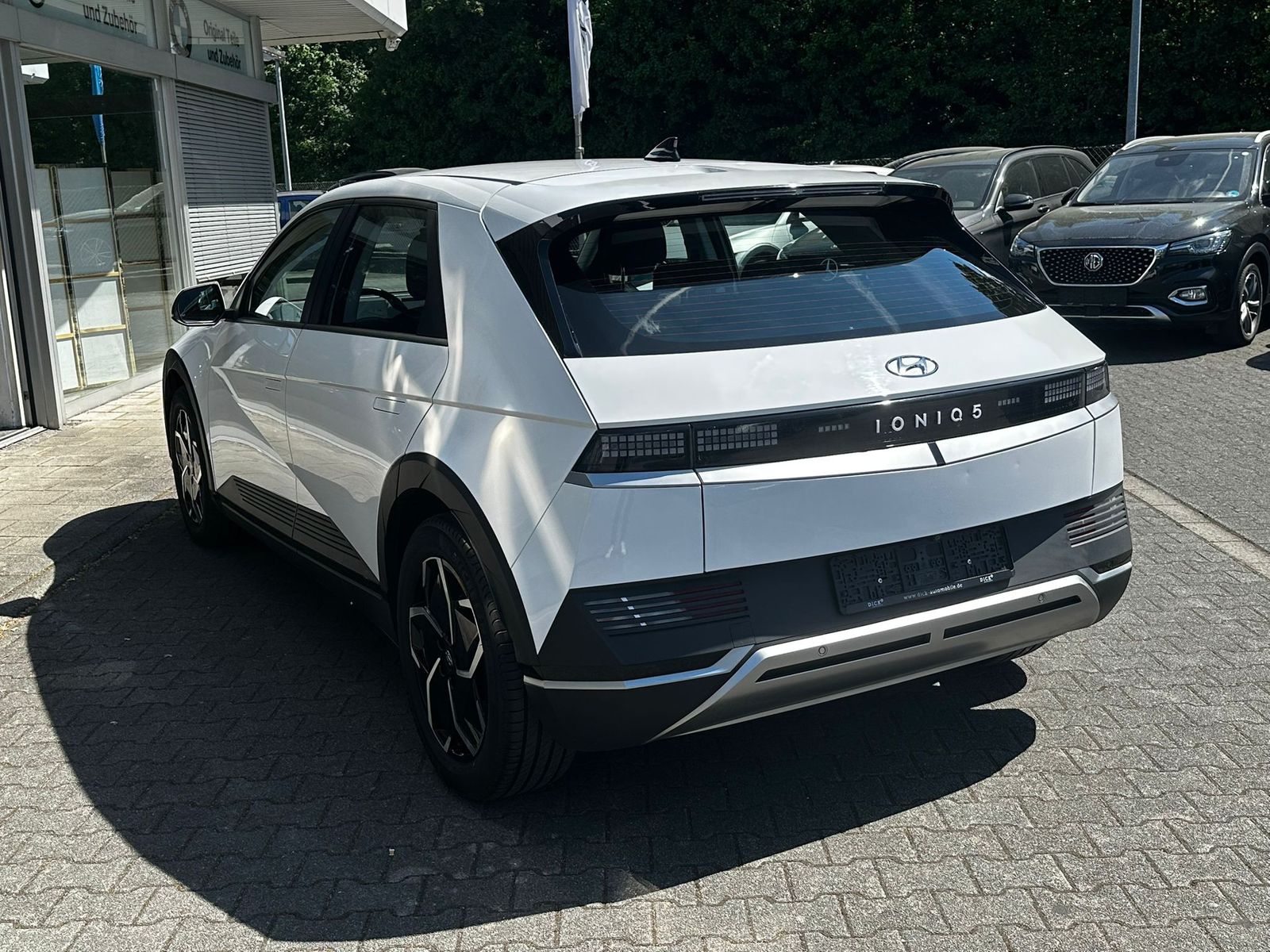 Fahrzeugabbildung Hyundai Ioniq 5 2WD WERKSGAR+NAVI+LED+SHZ+KAMER+DAB+ACC