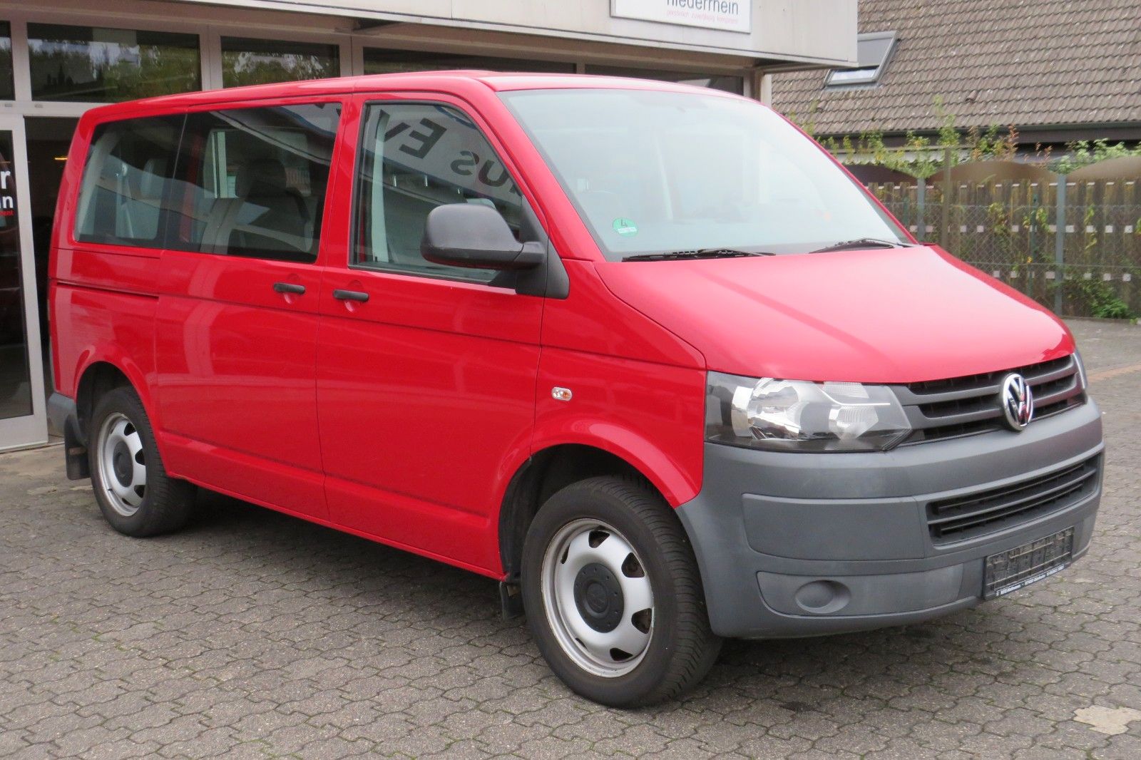 Fahrzeugabbildung Volkswagen T5 Kombi 4-Motion AHK 7 Sitz 158.000km