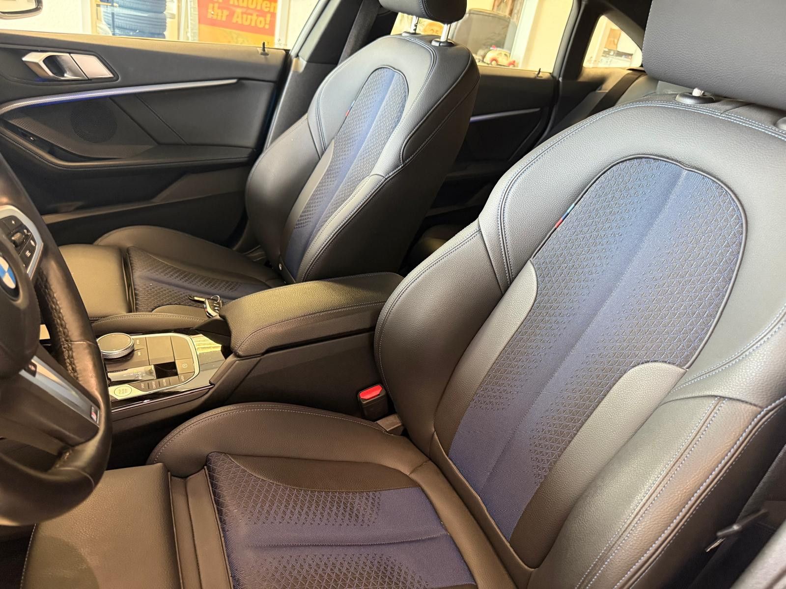 Fahrzeugabbildung BMW 220i Gran Coupe xDrive M Sport/1. Hand / KAMERA