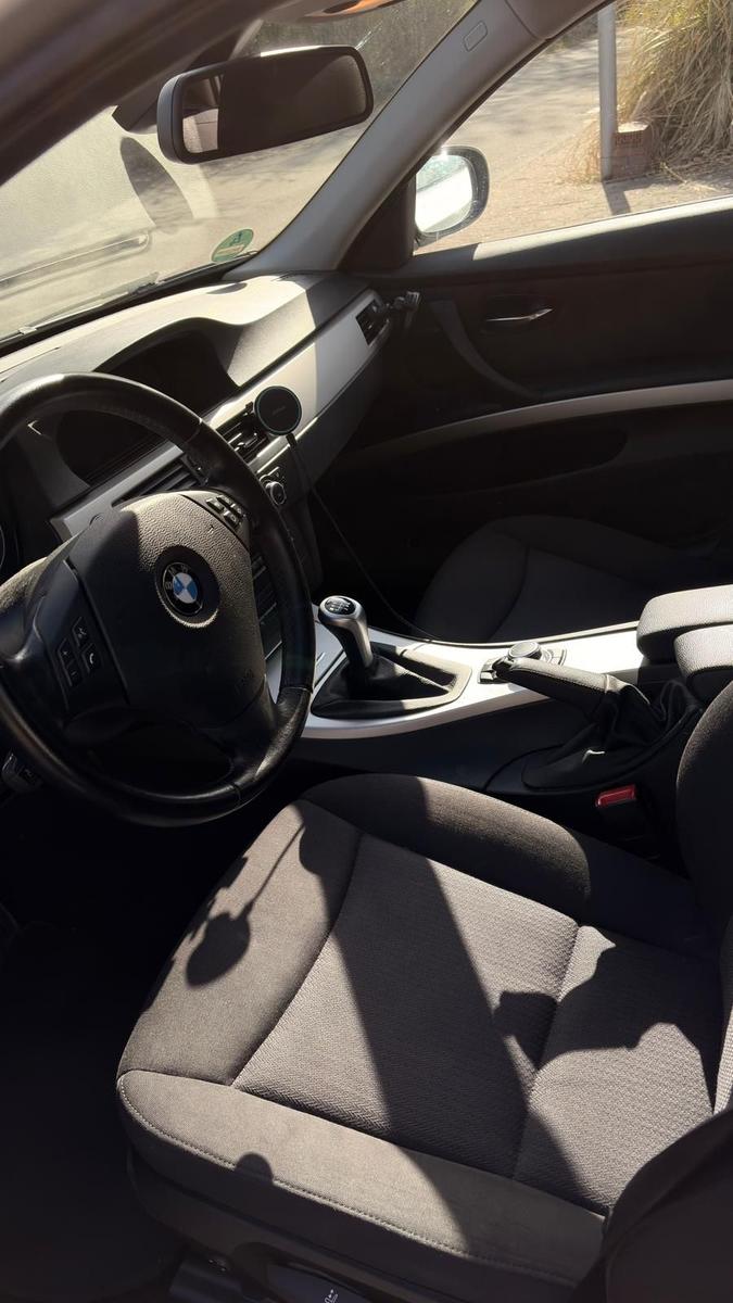 BMW 318 2011 — photo 5