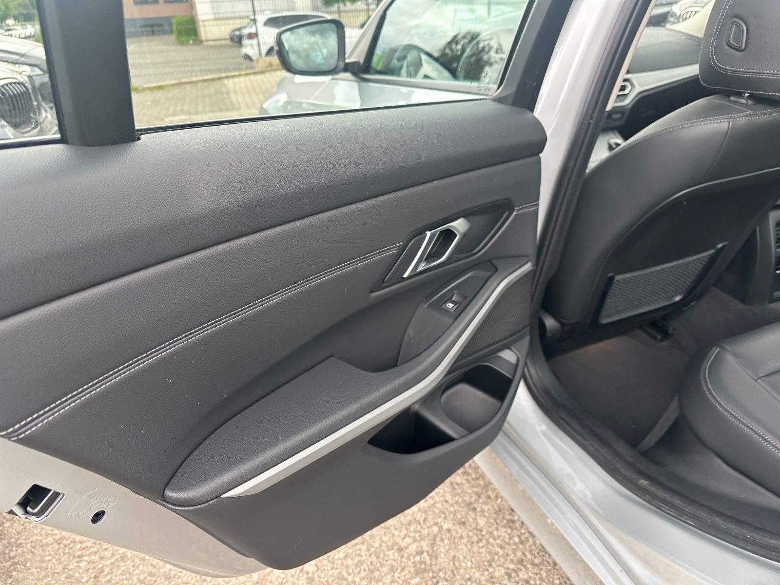 BMW 318 d Advantage/Leder/Navi/Kamera/LED/1Hand foto 13