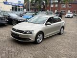 Volkswagen Jetta VI Comfortline*XENON*TEMPOMAT*SHZ*** - Volkswagen Jetta: Limousine