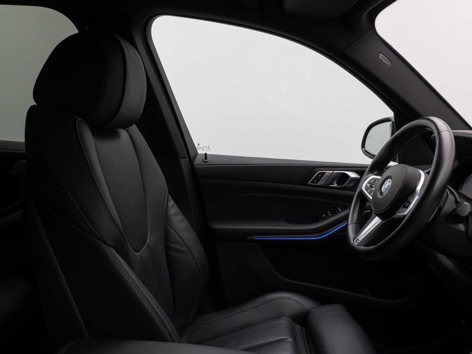 Fahrzeugabbildung BMW X5 xD30d M Sport 360°Laser HUD DAB HiFi 22Zoll