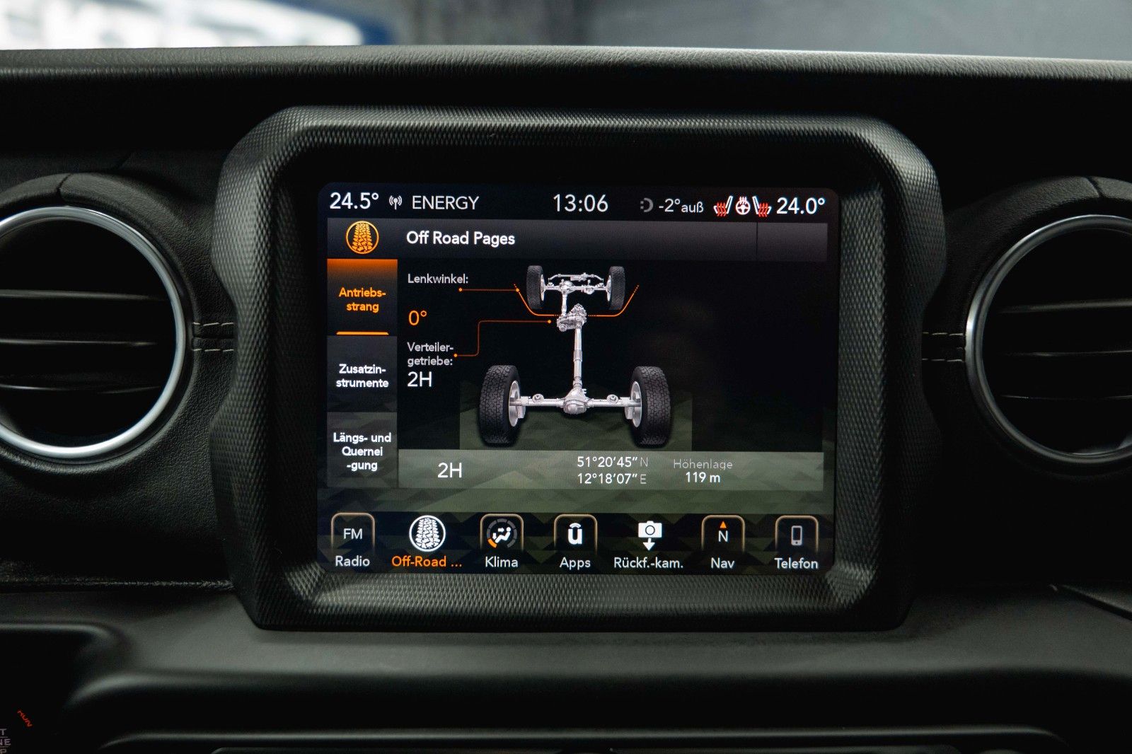 Fahrzeugabbildung Jeep Wrangler Unlimited Sahara OVERLAND 4x4 *LED*ACC*