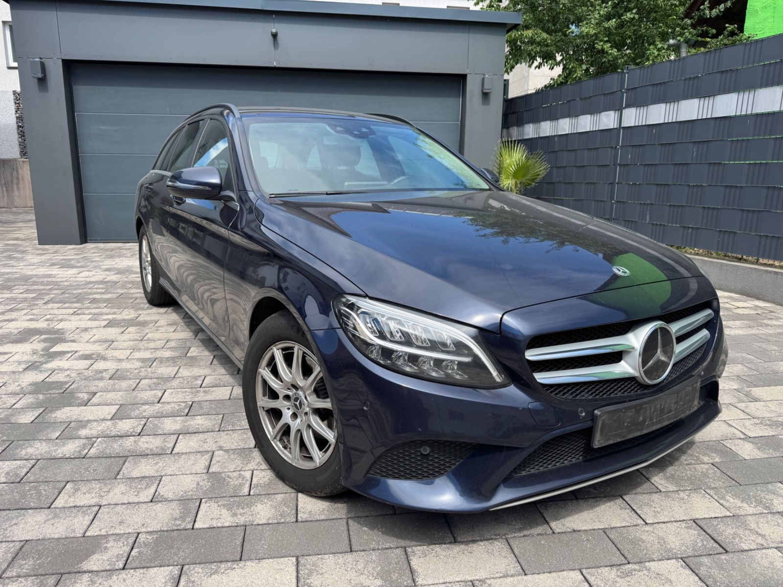 MERCEDES-BENZ C 180 d T -