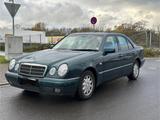 Mercedes-Benz E 230 ELEGANCE Automatik - Mercedes-Benz E 230 in Düsseldorf