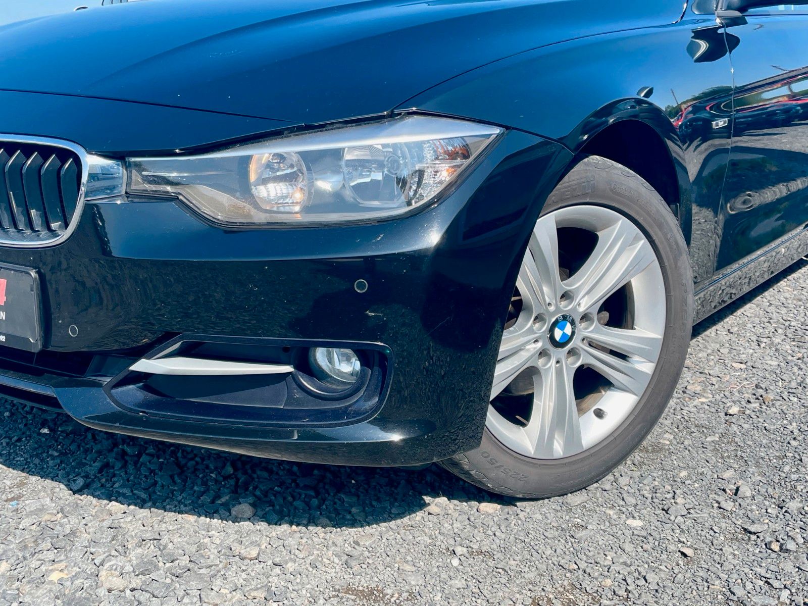 Fahrzeugabbildung BMW 318d Tour. SPORT LINE Navi Leder PDC SPORTSITZE