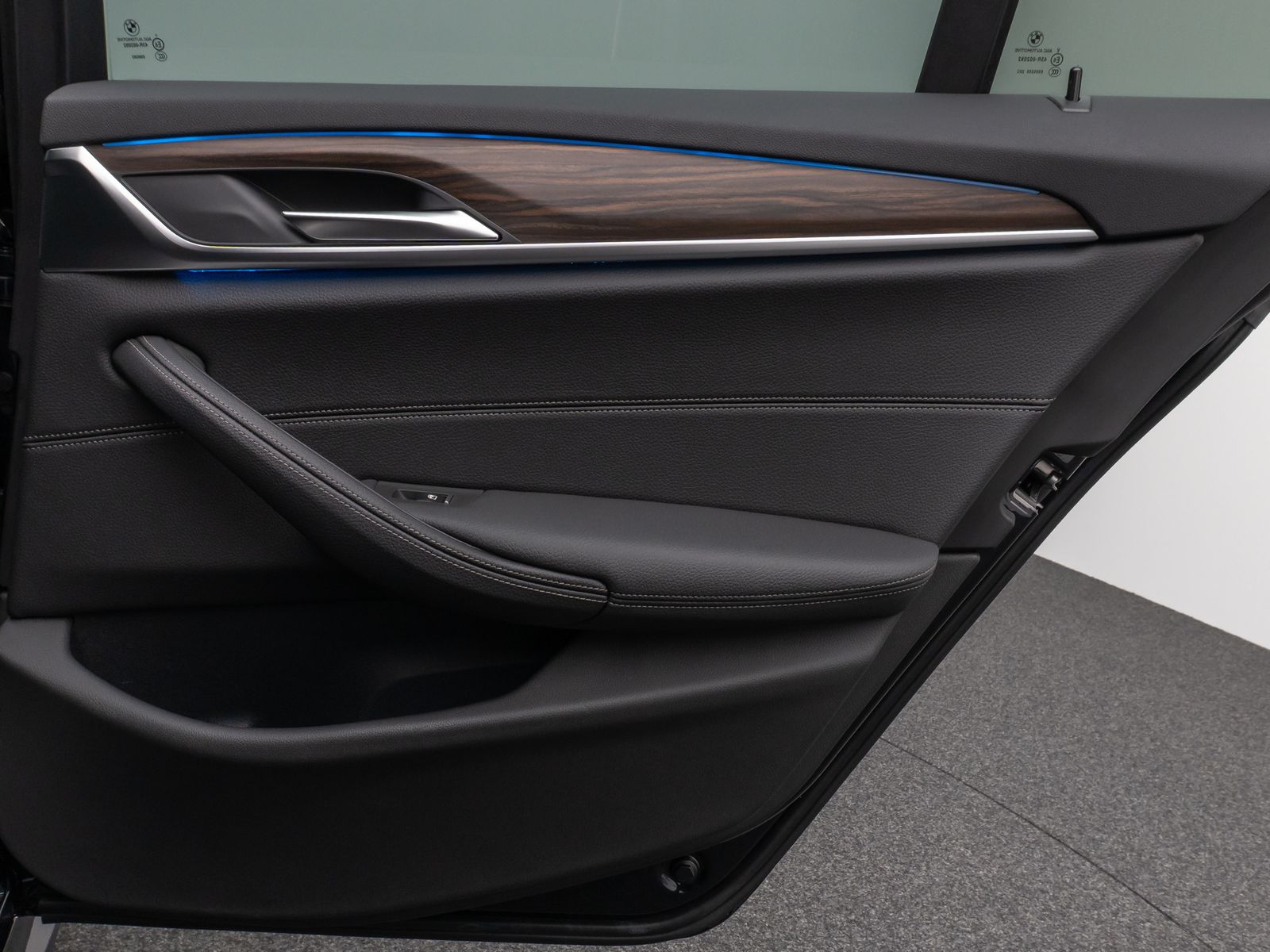 Fahrzeugabbildung BMW 530e xD M Sport Panorama Kamera HUD DAB HiFi