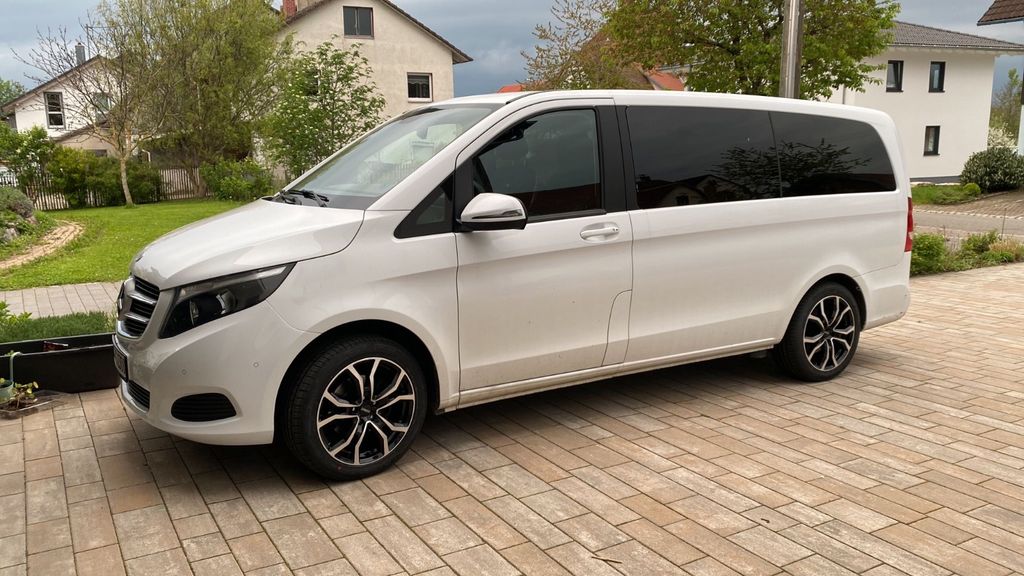 Image of Mercedes-Benz V 220