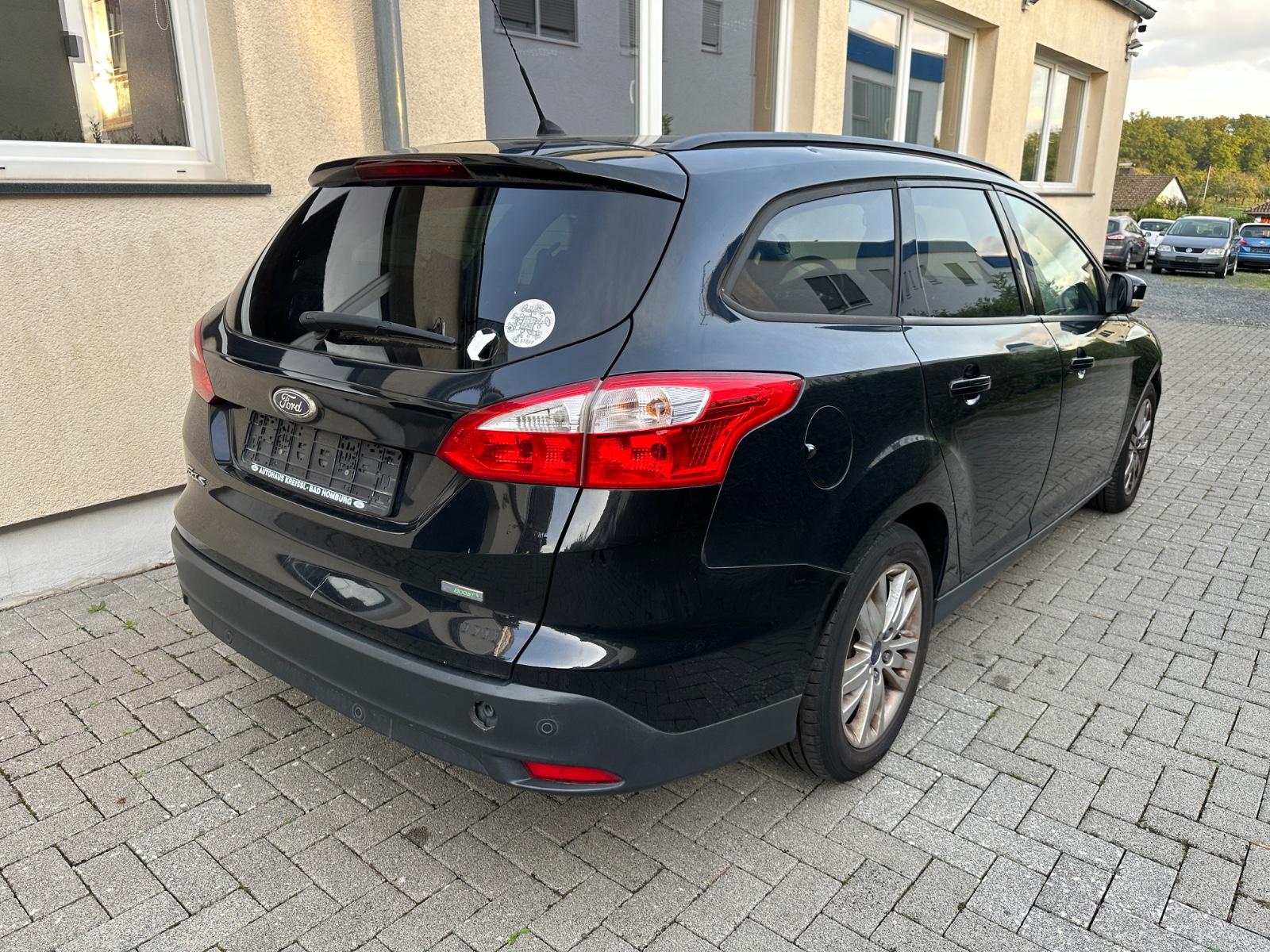 Ford Focus 2013 — салон