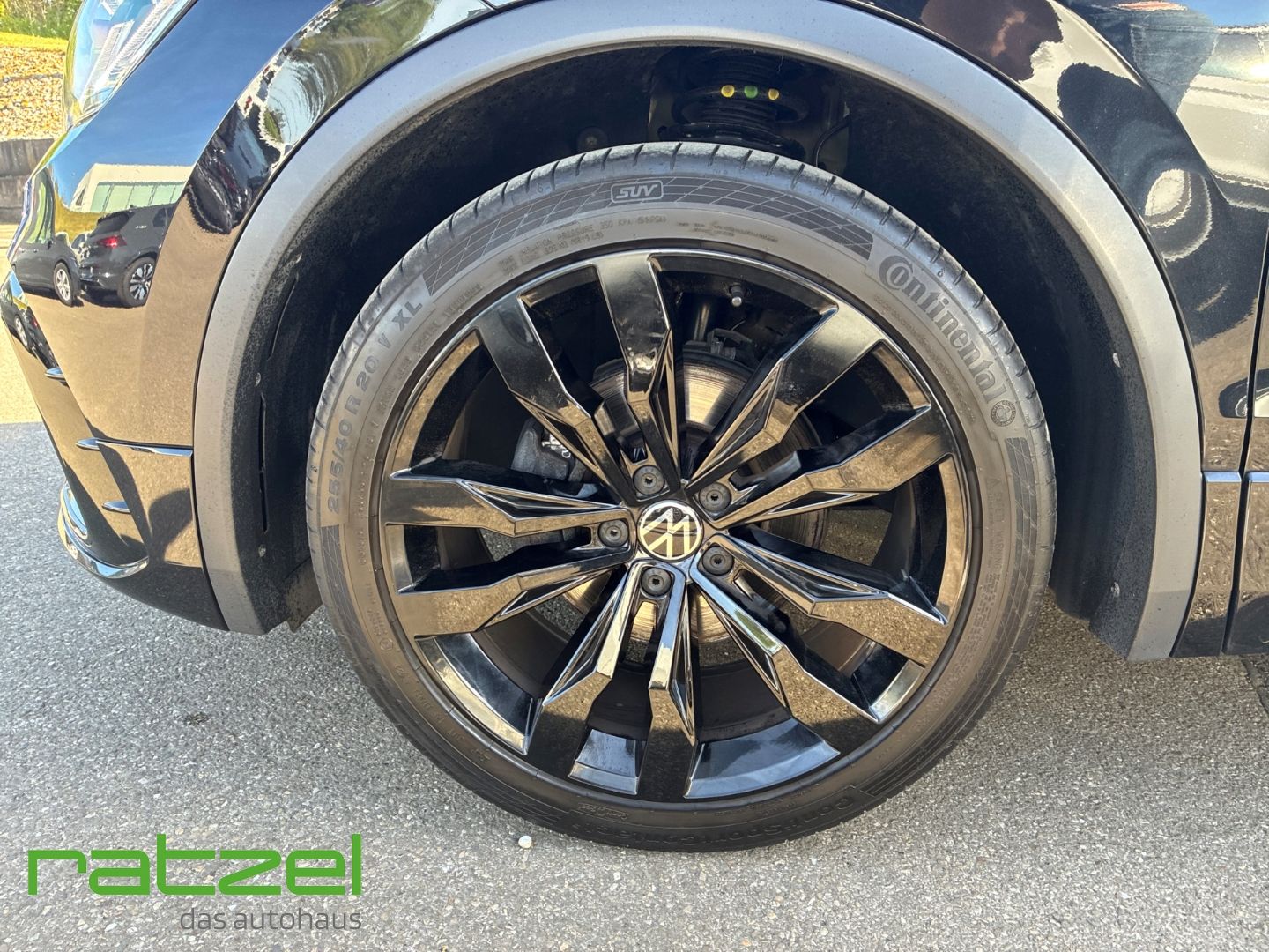 Fahrzeugabbildung Volkswagen Tiguan R-Line 1.5 TSI DSG Sportpaket AHK-klappba