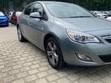 Opel Astra J Lim. 5-trg. 150 Jahre Opel |TÜV 06/2027 - gebrauchte Opel Astra aus dem Jahr 2012