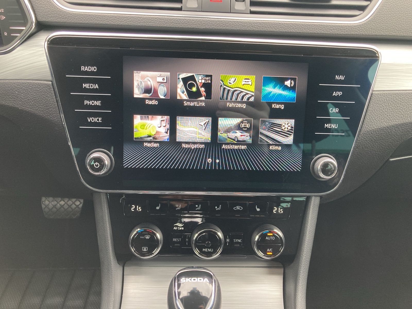 Fahrzeugabbildung SKODA Superb Combi TDI Ambition DSG LED Navi AID ACC R