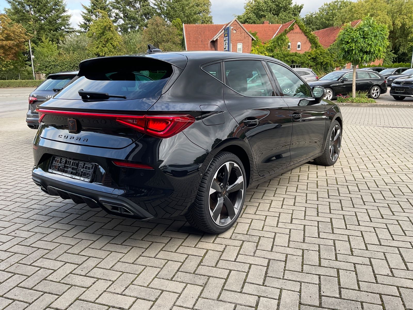 Fahrzeugabbildung CUPRA Leon 1.5 eTSI DSG,Kamera,Navi,VirtualDisplay