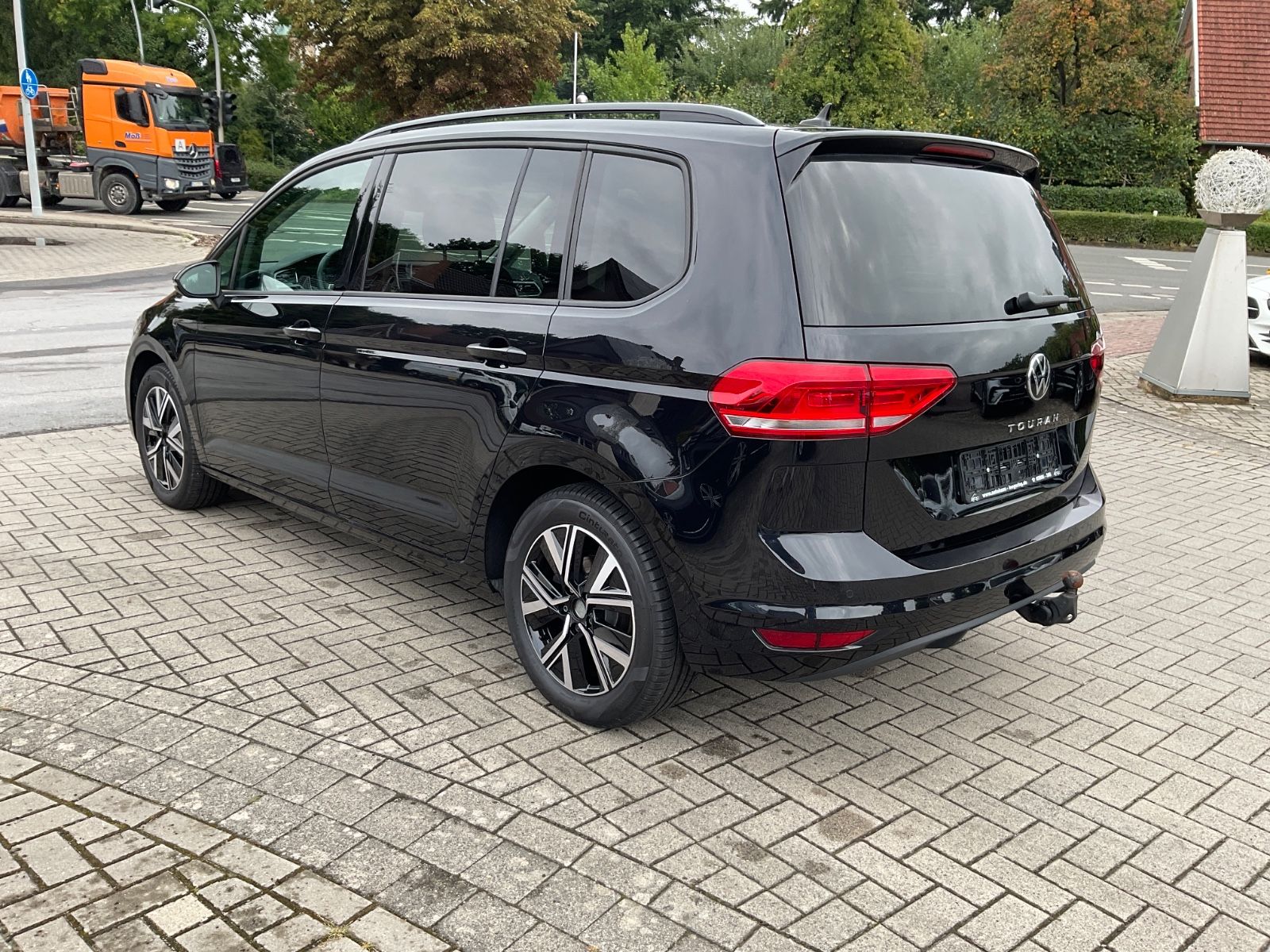 Fahrzeugabbildung Volkswagen Touran 1.5 TSI DSG,7 Sitze,AHK,Standheizung,Pano