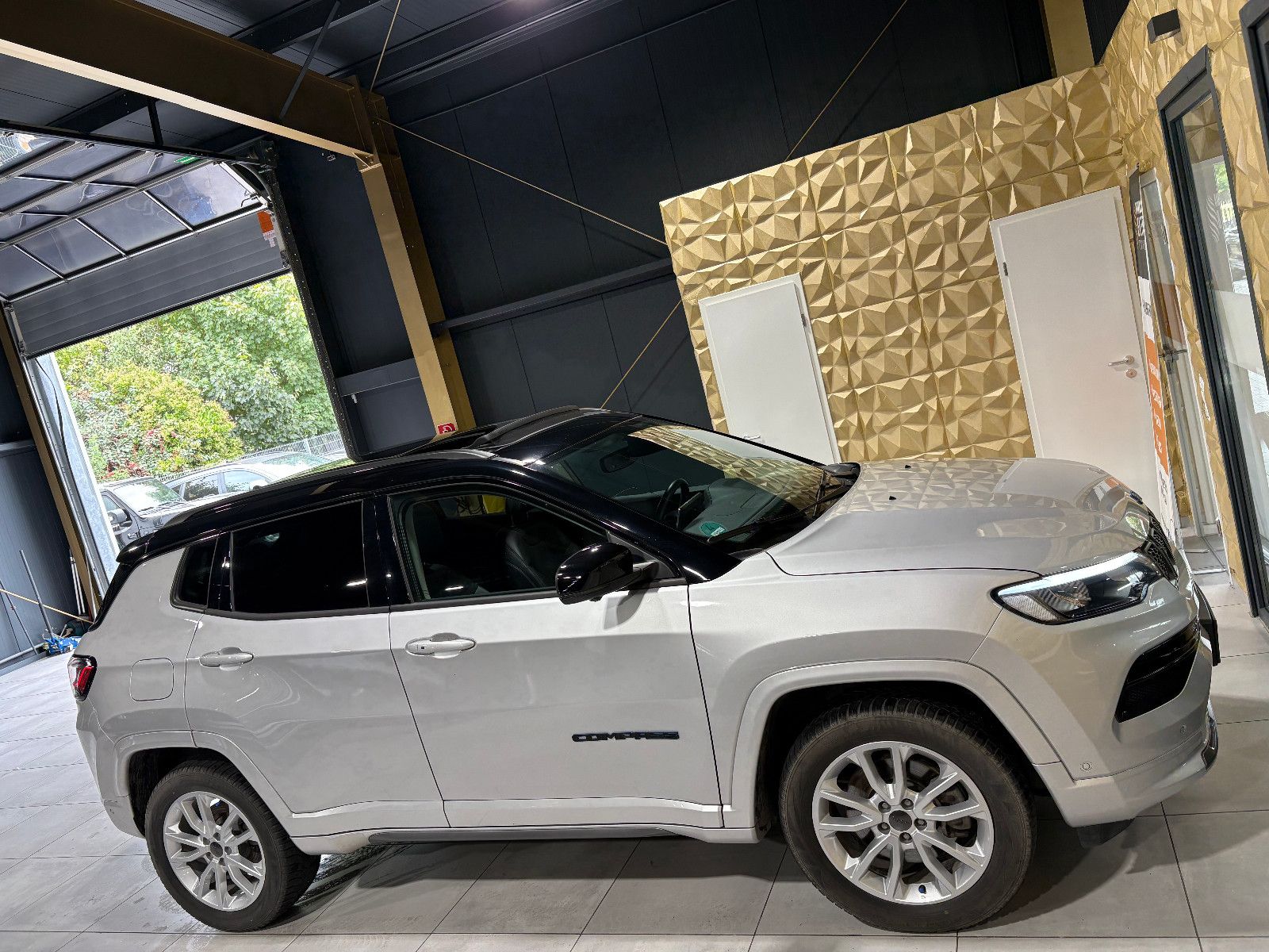 Fahrzeugabbildung Jeep Compass S Plug-In Hybrid 4WD/PANO/360°/ACC/APPLE