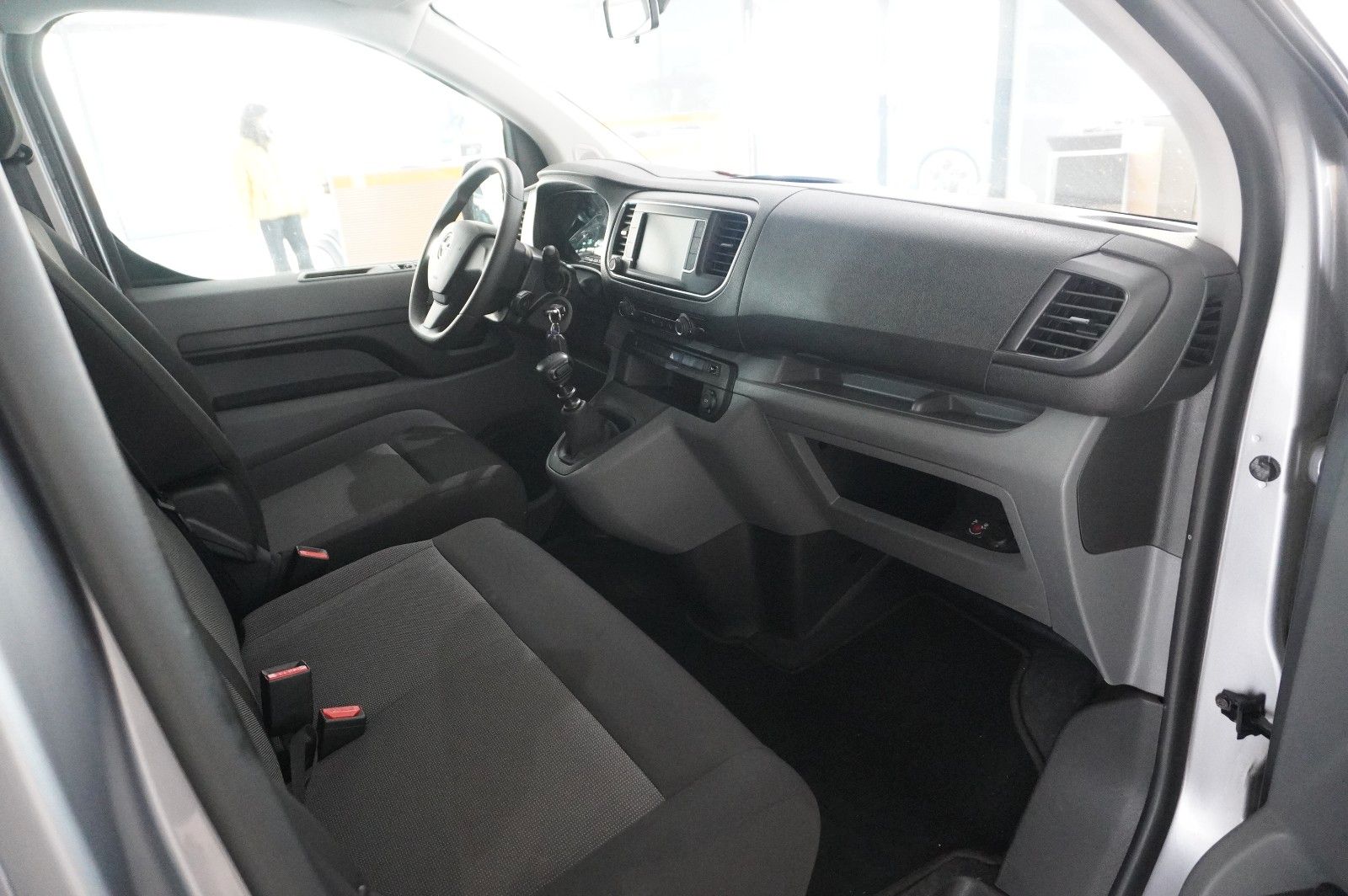 Fahrzeugabbildung Opel Vivaro C Kombi 2.0D "L" 9-SITZER NAVI/TEMP./DAB+