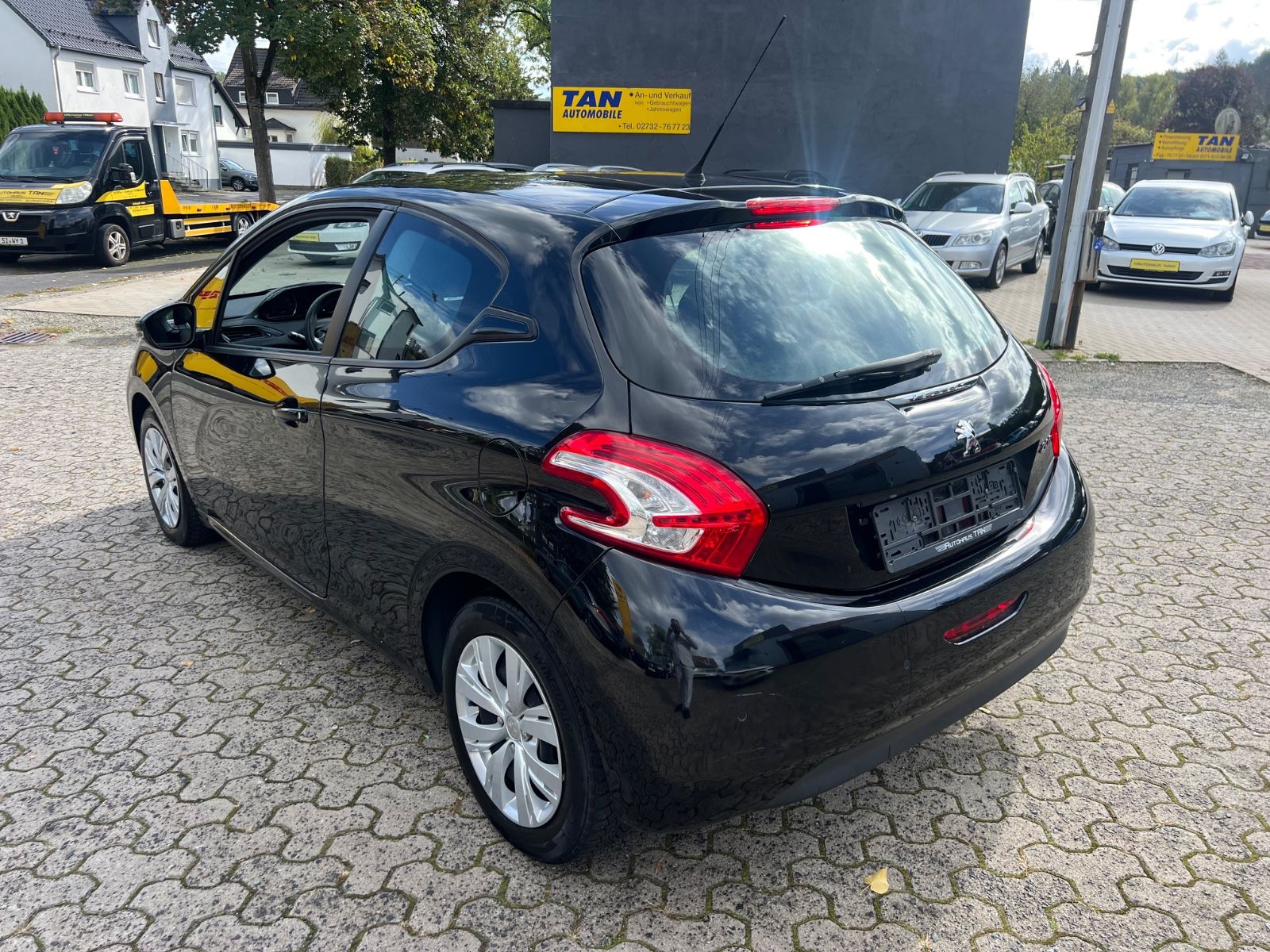 Fahrzeugabbildung Peugeot 208 Active *TÜV NEU
