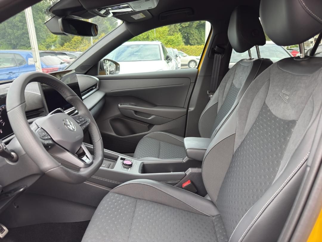 Fahrzeugabbildung Volkswagen T-Roc R-Line R-Line,IQ-Light,Black-Style,20 Felg