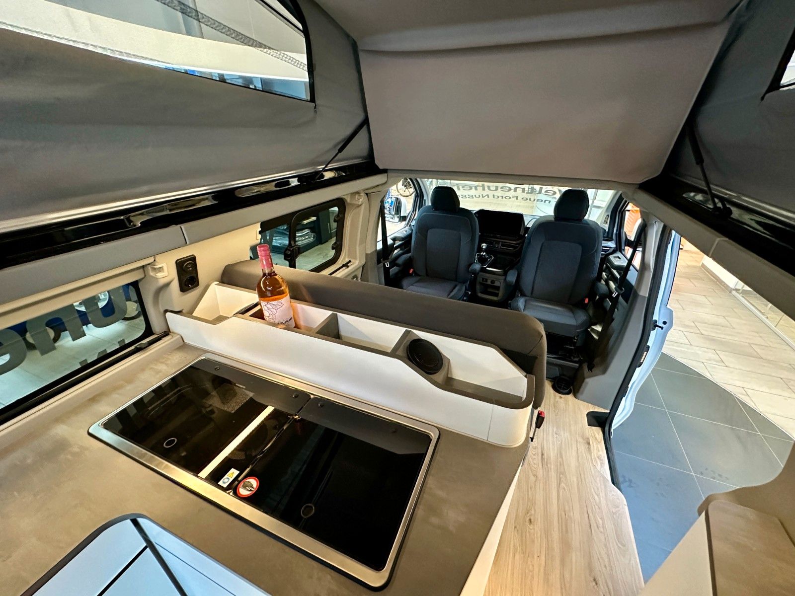 Vehicle details page 17 Vehicle image: Ford Nugget L1 Titanium | New Model V710