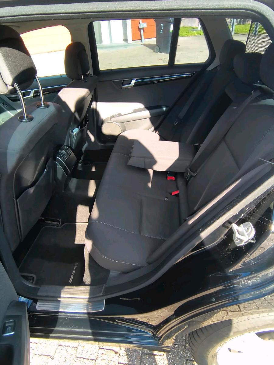 Mercedes-Benz C200 2011 — photo 12