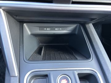 Seat Leon 1.5 eTSI FR AHK+Kam.+KeyLess+LED+Navi+Pano