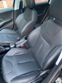 Peugeot 2008 - 7