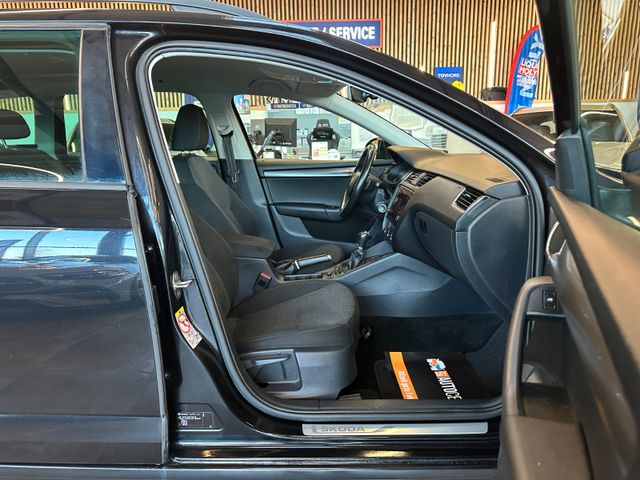 Skoda Octavia Combi Soleil *ACC*NAVI*PDC*SZHZ*APPLE*
