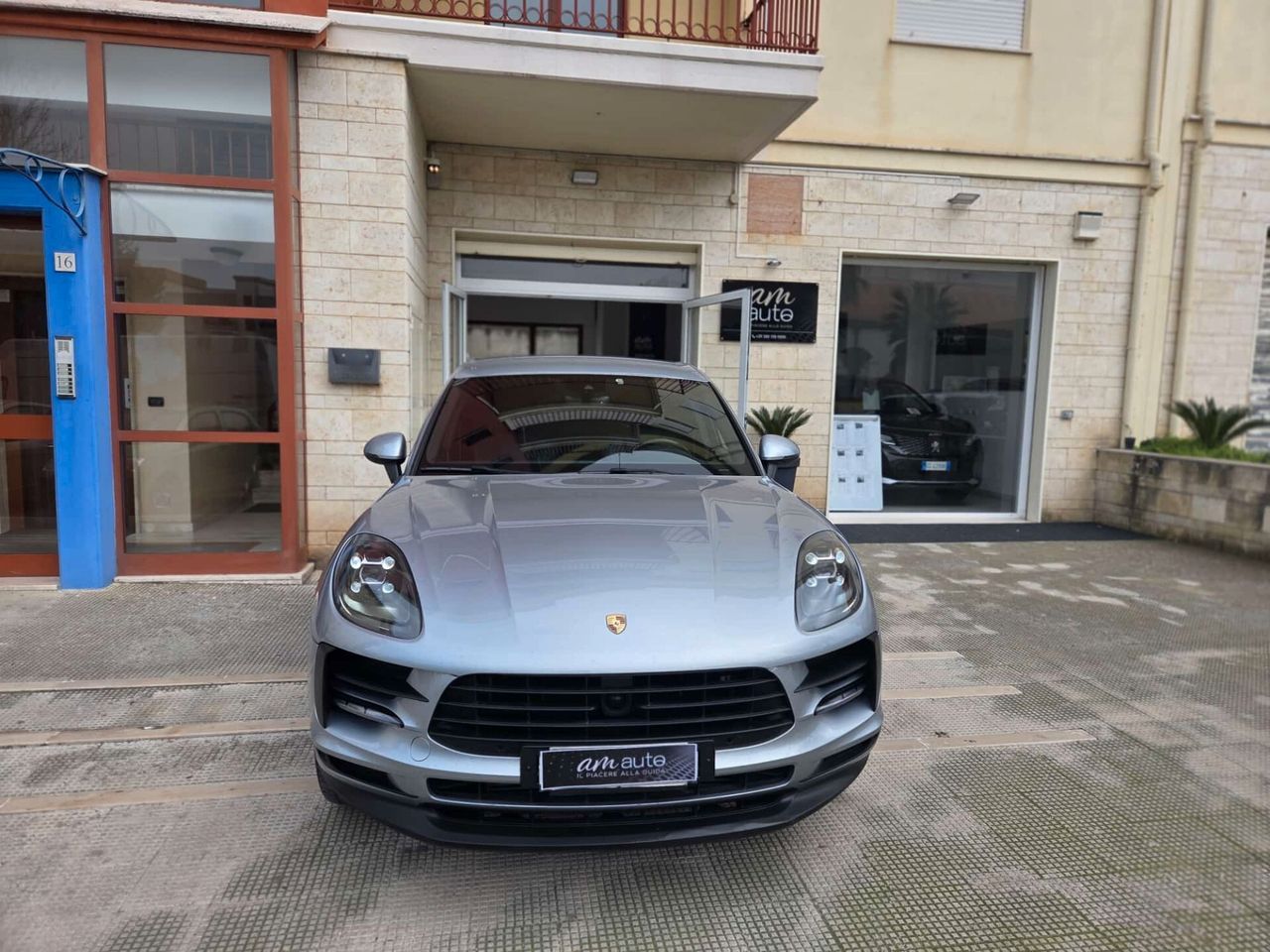 PORSCHE Macan